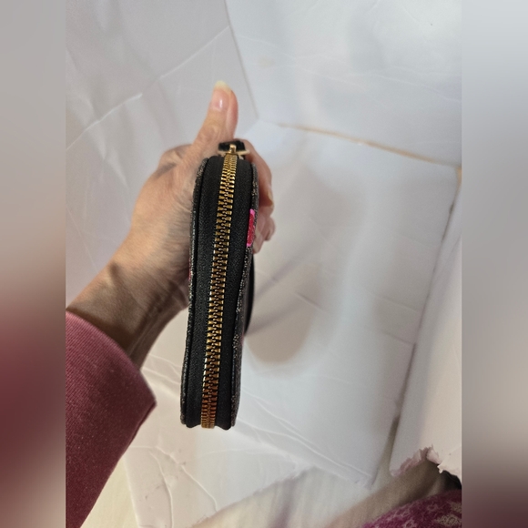 Juicy Couture Black Heart Wristlet Coin Pouch - Picture 4 of 8